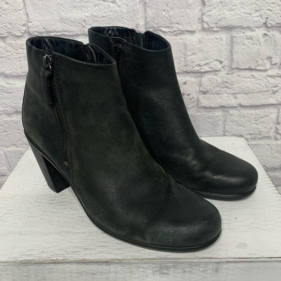 Ecco Touch Black Leather Side Zip Up Ankle Boots - Picture 6 of 16